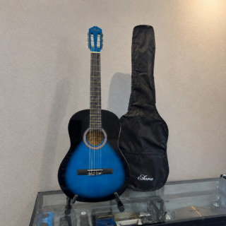 GUITARRA CLASICA SARA, 39", INCLUYE FUNDA Y PUA, COLOR AZUL CON NEGRO