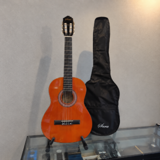 GUITARRA CLASICA SARA, 39″, INCLUYE FUNDA Y PUA, COLOR NARANJA